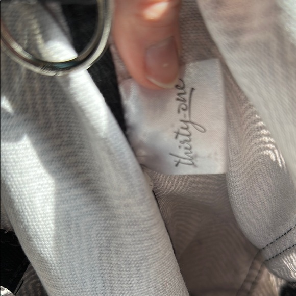 Thirty-One Black and White Chevron Shoulder Bag - Picture 8 of 14